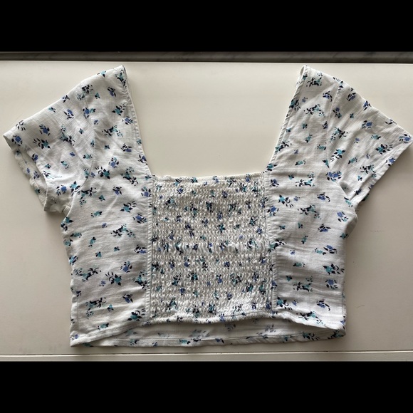 Ivy + Main floral crop top size small - Picture 3 of 4